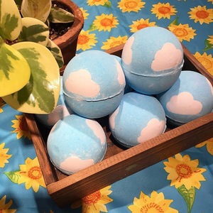 现货lush晴天妈妈汽泡弹 苹果清香泡澡球限定款温和滋润