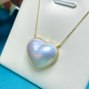 日本进口天然海水珍珠马贝颈饰 18k金简包炫粉彩爱心马贝珍珠项链