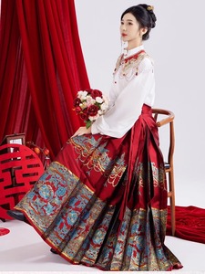 明制缔约重工刺绣马面裙中式女红色敬酒服订婚中国风云肩汉服套装