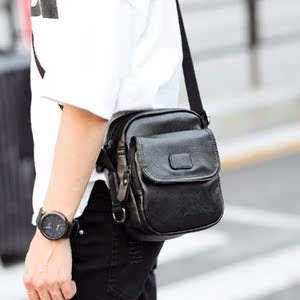 男士散步包男夸包随身包男生挂包新款韩版男士小背包潮流便携带单
