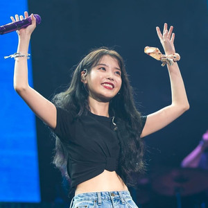 iu李知恩同款黑色紧身短款露脐高腰短袖t恤女漏肚脐ins性感上衣潮