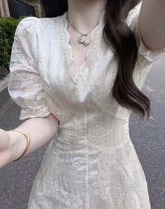 2024法式小香风白色蕾丝绝美气质连衣裙初恋名媛高级感长裙女夏季