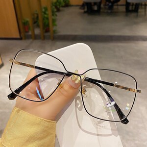 大框架眼镜女超大