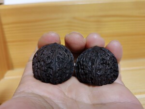 精品野生小众 文玩核桃 碳级的地闷落地黑 玛瑙红承德密纹狮子头