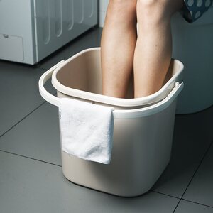 简易泡脚桶新款过膝高筒塑料桶子洗脚盆可爱少女家用手提洗脚桶