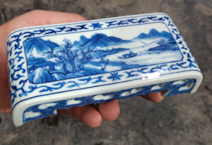 高仿大清乾隆年制青花山水纹陶瓷臂搁清代官窑陶瓷臂枕手枕墨床