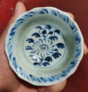 高仿元代青花菊花纹陶瓷茶杯高仿古出土元代柴窑陶瓷茶杯厂家拿货