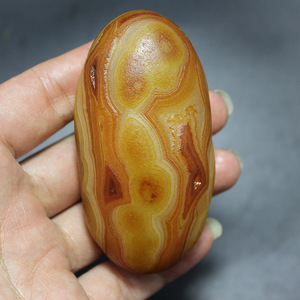 《少女的玉体》马达加斯加花纹玛瑙籽料天然马料水冲滑皮原石奇石