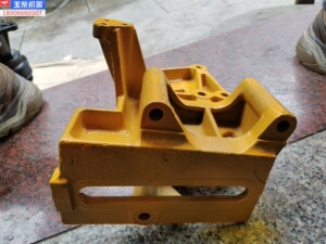 玉柴yck08350-60 300国六 801000 空调 发电机 皮带张紧轮 支架