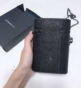 mac/魅可 闪钻链条包 化妆包现货 夏季单肩斜挎包收纳口红