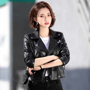 机车皮衣女亮皮