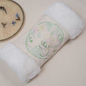 一溪月汉服古装配饰手抄手暖手笼暖手筒捂手菊花绣花现货