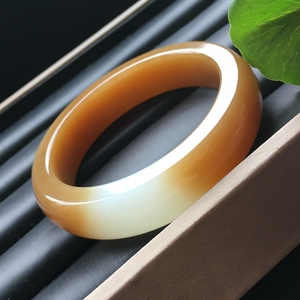 玉韵传说 精品和田玉且末料糖玉手镯内径:54mm 带证书