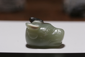商周/西周 和田青玉牛头佩 圆雕 石灰沁高古玉【干草村古董奇缘】