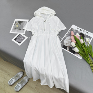 法式白色连帽卫衣连衣裙2024新款女夏季高级设计感收腰显瘦连身裙