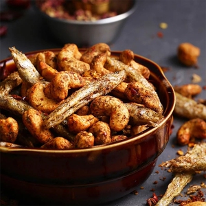 台湾美食直邮海边走走新品小鱼干椒麻滋腰果休闲零食下酒菜小吃