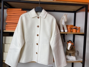 现货 爱马仕/hermes专柜 女款 米白色 羊绒 系扣 短款 外套大衣