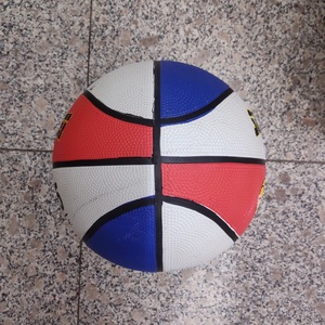 标准篮球4号5号蓝红白蓝球幼儿园学生4/5#橡胶篮球桔彩色气针网兜
