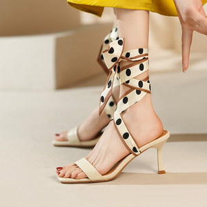 凉鞋女绑带带花