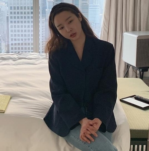 2022春新款韩国代购官网正品女装maybe-baby弧形翻驳领西装夹克