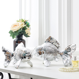 现代轻奢电镀银色树脂金鱼摆件酒柜样板间软装道具家居装饰品摆设