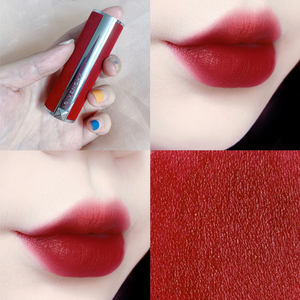 酒红色的口红复古