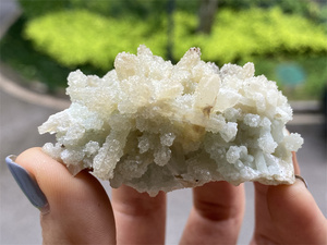 长水晶上的异极矿 云南矿物晶体标本 教学科普 矿物收藏 原石原矿