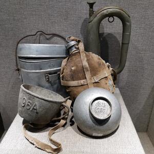 红色收藏抗战时期老物件国军八路遗留水壶饭盒军号水杯5件套原品