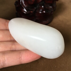 95于田料作料 137g细润羊脂级白玉山料修型山流水把件 新疆和田玉