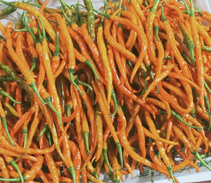 广东南雄新鲜黄辣椒农家自种绿色农产品有机蔬菜食用微辣黄皮椒