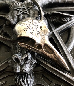 alchemy p687 helm of awe ravenskull乌鸦头骨骷髅哥特项链