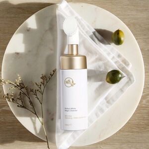 澳洲skin nutrient澳肌莱亮白魔法泡泡洗面奶保湿张韶涵吴昕推