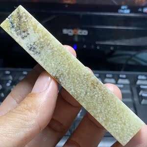 云南雪花冻石25606无裂痕印面刀感好1.6*1.6*9.2cm如图发货