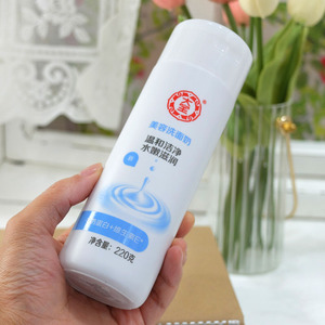 洗面奶女无泡沫