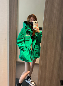 现货韩国2024春季新款鲜亮显白翠绿色帅气硬朗宽松冲锋衣外套