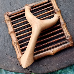 老桃木做的小鲨鱼民间手工艺人手工制作原叉弹弓少数民族木雕工艺