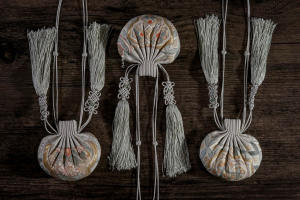 灰白系西阵织中号荷包 明缀正绢织手工荷包 手工绳结配回笼须