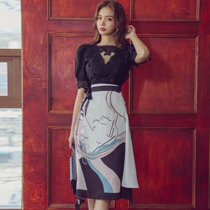 时尚套装女2021夏装新款韩版修身蕾丝拼接V领短款上衣+印花半身裙