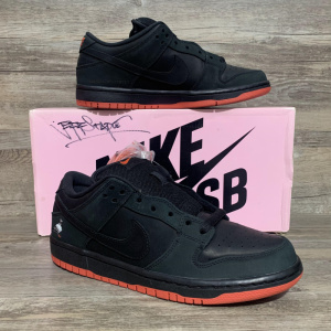 耐克nike 特殊版本 亲签 dunk sb low pigeon 黑鸽子 883232-008
