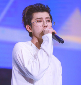 蔡徐坤同款眼镜有度数