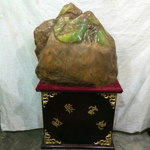 【转卖】岫玉中大型原石摆件中大型天然玉石原石摆件裸石观赏