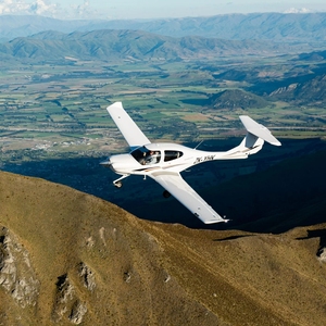 新西兰  瓦纳卡开飞机 试飞自驾 可带1-2人 中英文教练