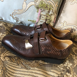 amaniya阿尼雅蟒蛇皮皮鞋店主所发布的宝贝均为之前奢侈品