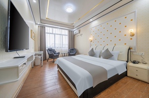 南宁铂金酒店公寓(广西民族大学店)雅致大床房