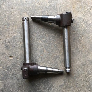 东方红拖拉机配件800 850羊角轴 转向节轴 原厂件