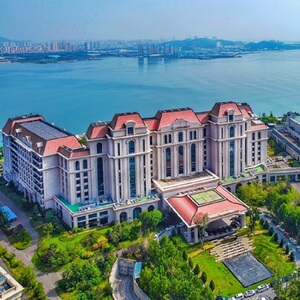 春节可用|青岛融创施柏阁酒店2天1晚含融创乐园藏马山滑雪场门票