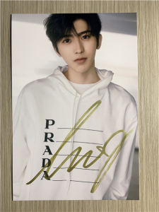 蔡徐坤亲笔签名