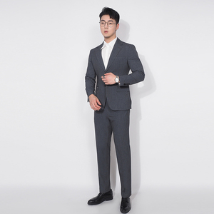 烟灰色西服套装