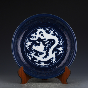 霁蓝釉龙纹盘