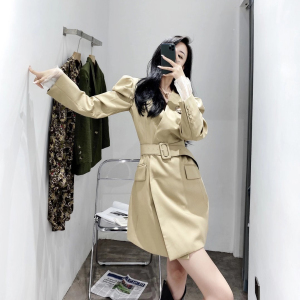 淘宝女装店主风拍照网红试衣间场景拍摄爆款室内对镜自拍模特网拍